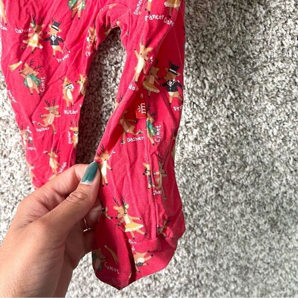 Magnetic Me Pajamas Baby 6-9M Red Reindeer Print Footie Onesie - Picture 4 of 6